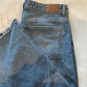 Madewell Classic Blue Denim Jeans with Tan Patch
Darted barrel jeans size 31